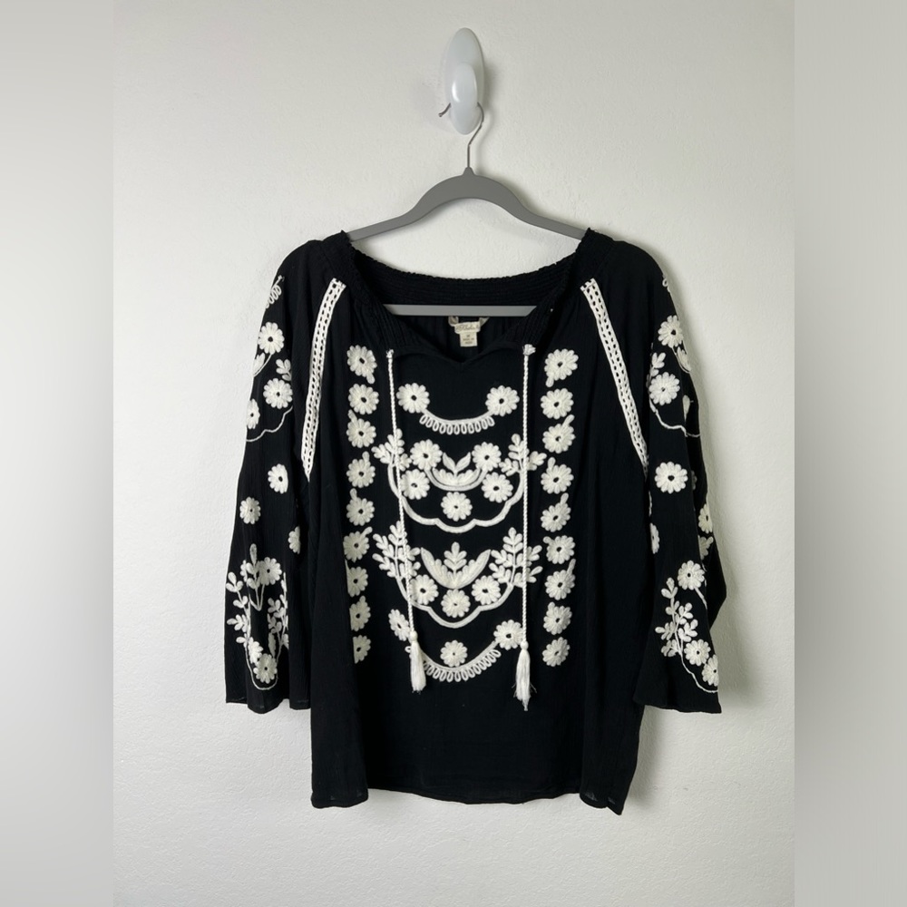 KC Khakis & Co Black & White Embroidered Boho Top - Picture 4 of 13